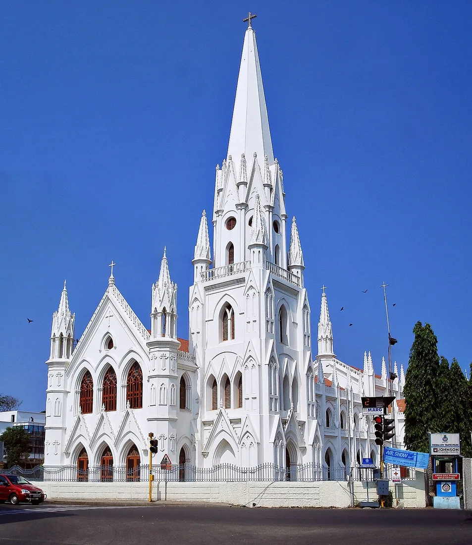 Fasad Basilika Katedral Santhome, Chennai.